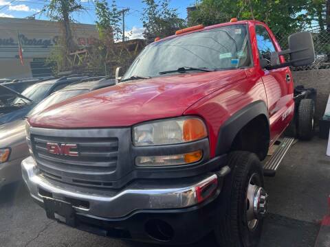 2004 GMC Sierra 3500 for sale at Drive Deleon in Yonkers NY