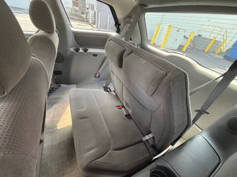 2004 Toyota Sienna LE 7 Passenger