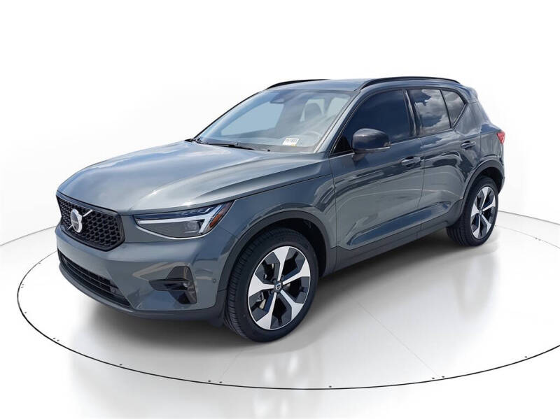 2026 Volvo XC40 B5 Plus