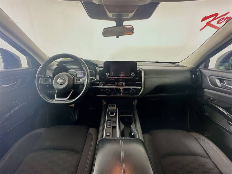 2022 Nissan Pathfinder SV