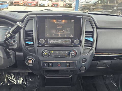 2022 Nissan Titan SV