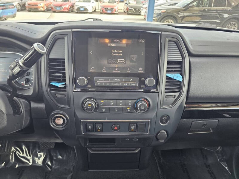 2022 Nissan Titan SV