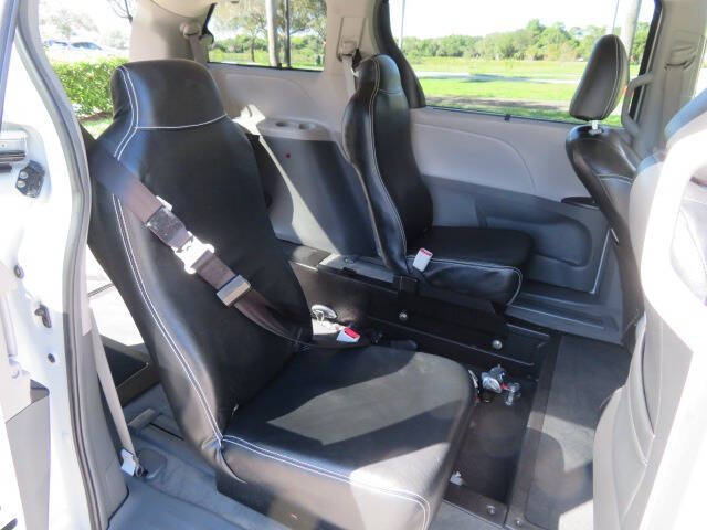 2016 Toyota Sienna LE Mobility 7-Passenger