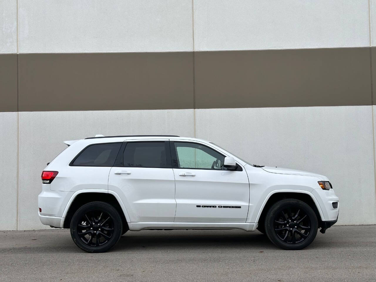 2022 Jeep Grand Cherokee WK for sale at Phoenix Motor Co in Romulus, MI