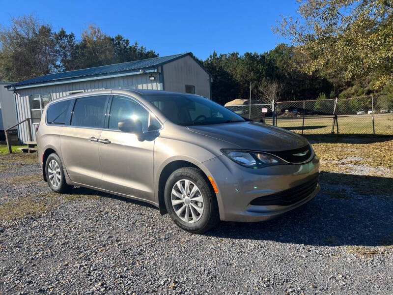 2017 Chrysler Pacifica Touring's photo