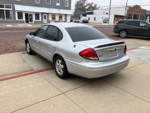 2004 Ford Taurus SE