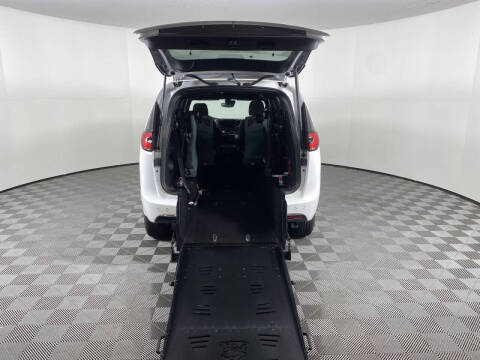 2024 Chrysler Pacifica Touring