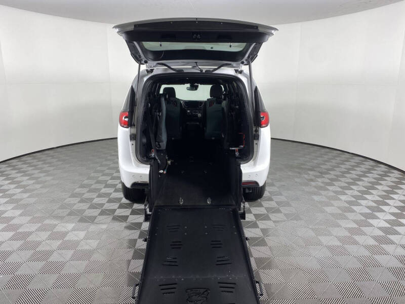 2024 Chrysler Pacifica Touring