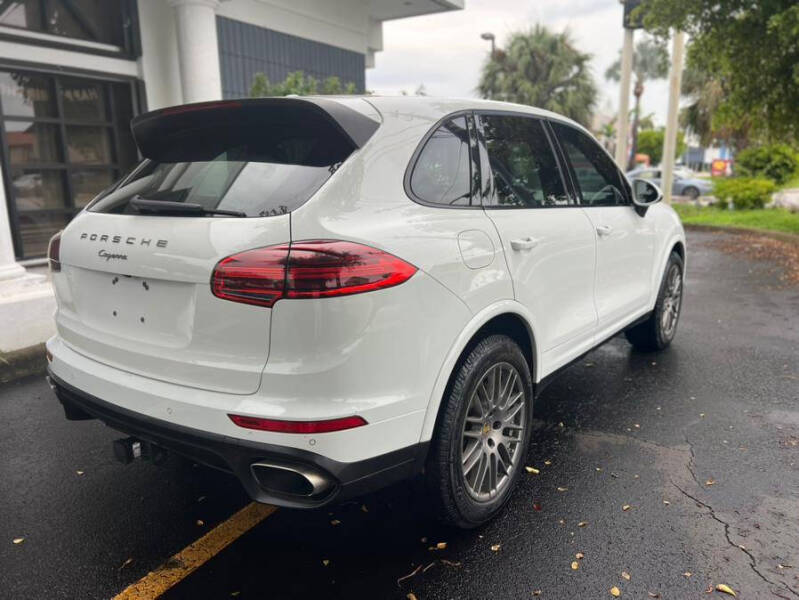 2017 Porsche Cayenne Platinum Edition