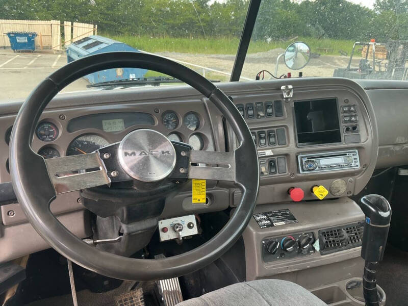 2001 Mack CH613
