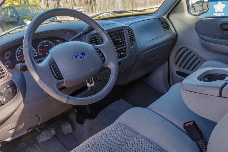 2003 Ford F-150 XLT photo 10