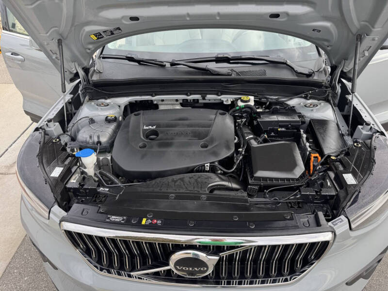 2024 Volvo XC40 B5 Plus Bright Theme