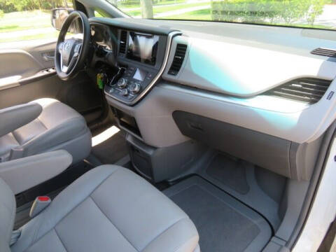 2016 Toyota Sienna LE Mobility 7-Passenger