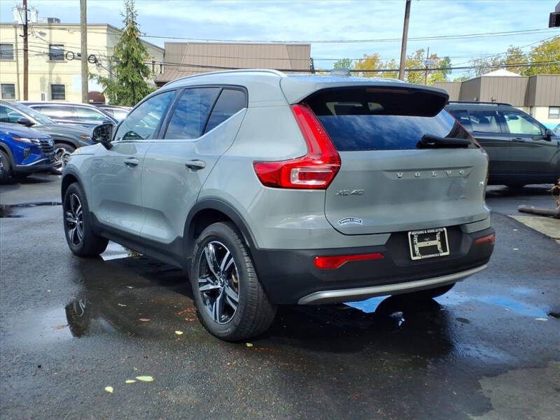 2025 Volvo XC40 B5 Core Bright Theme