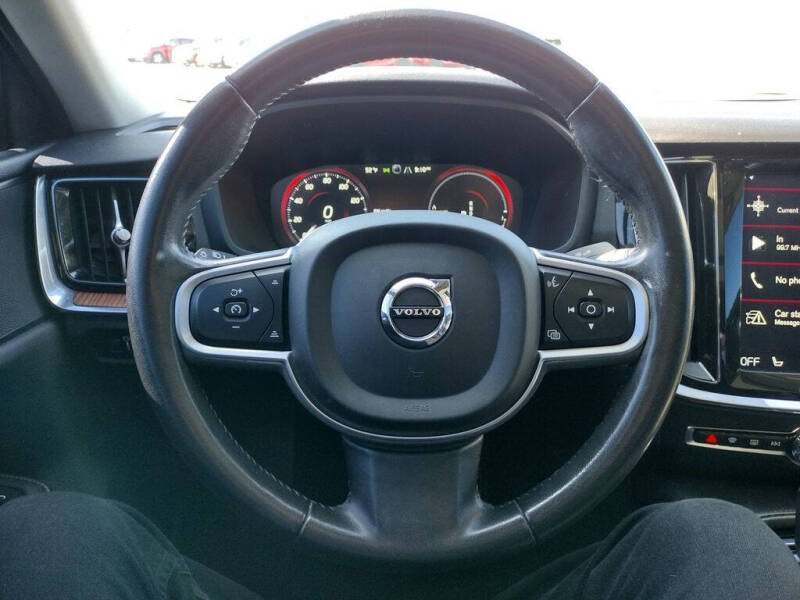2022 Volvo S60 Recharge T8 R-Design Expression