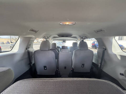 2024 Toyota Sienna LE 8-Passenger