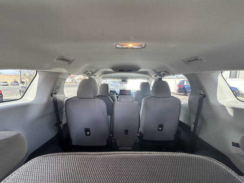 2024 Toyota Sienna LE 8-Passenger