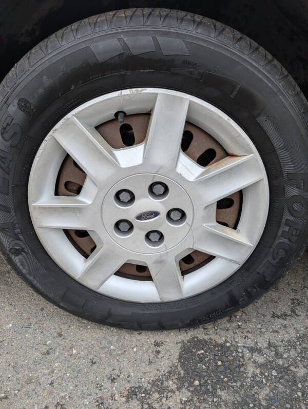 2006 Ford Taurus SE