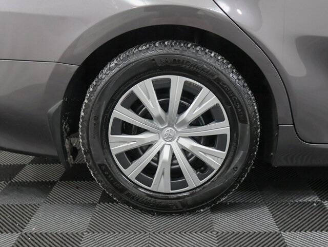 2022 Toyota Camry Hybrid LE