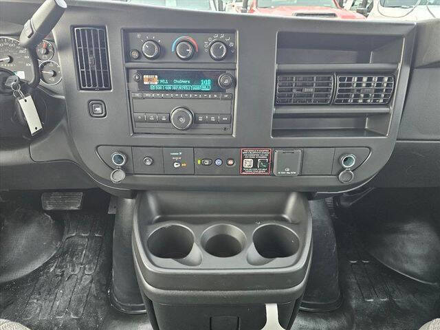 2025 Chevrolet Express 3500
