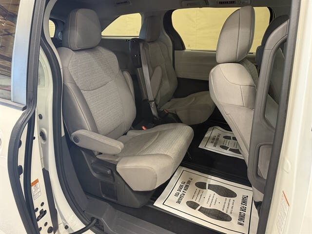 2024 Toyota Sienna LE 8-Passenger