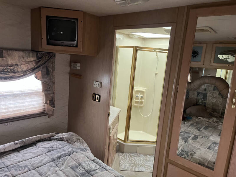 1998 Freightliner XC Chassis