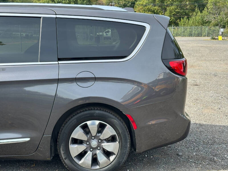 2017 Chrysler Pacifica Hybrid Platinum