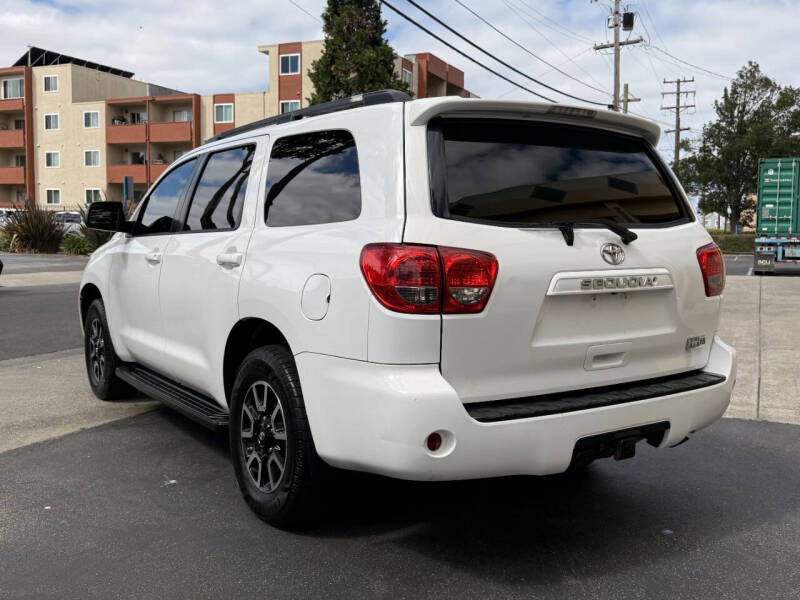 2013 Toyota Sequoia SR5