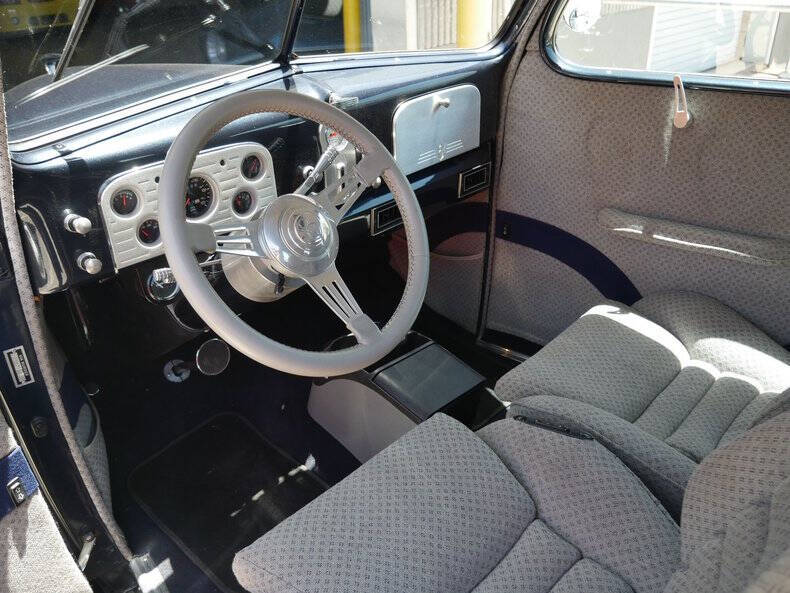 1937 Ford Deluxe