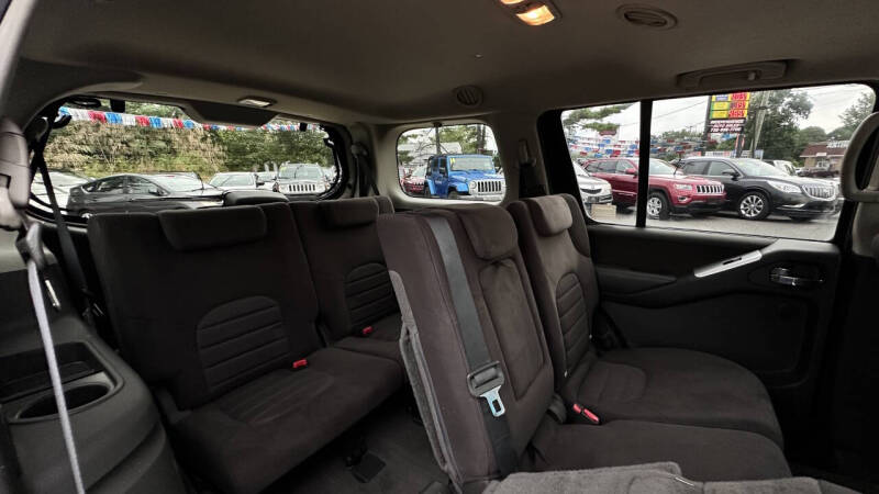 2008 Nissan Pathfinder SE