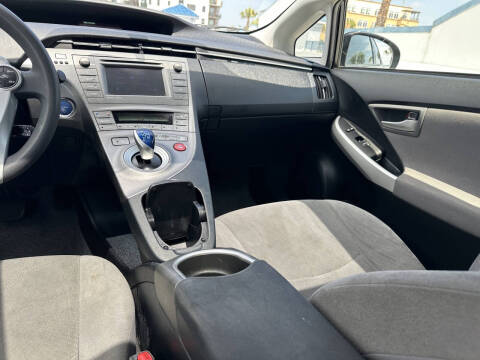 2014 Toyota Prius Three