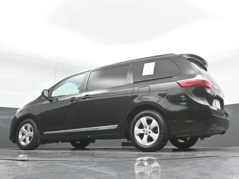 2017 Toyota Sienna LE 8-Passenger