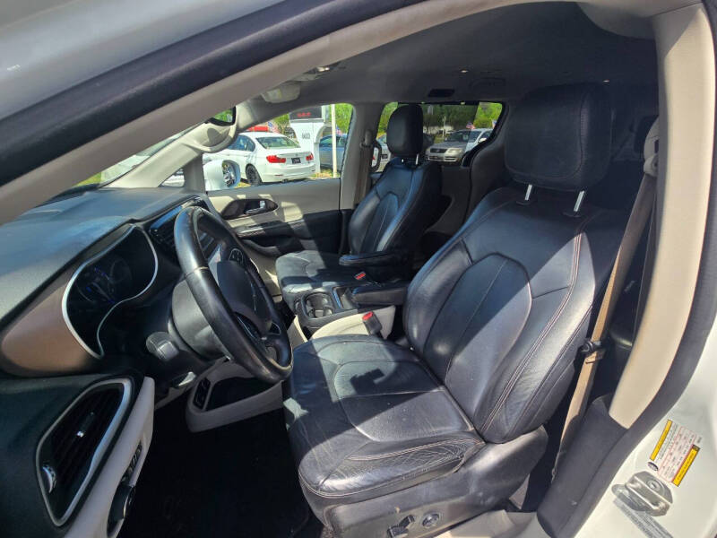 2017 Chrysler Pacifica Touring-L