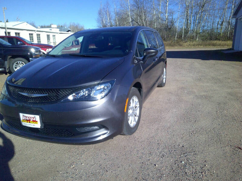 2023 Chrysler Voyager LX's photo