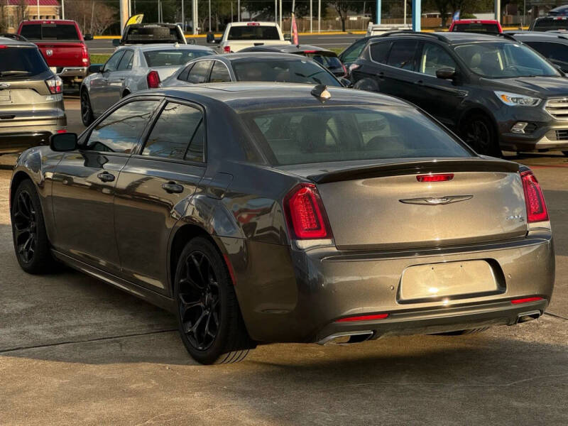 2018 Chrysler 300 S