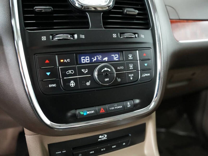 2014 Chrysler Town and Country Touring-L