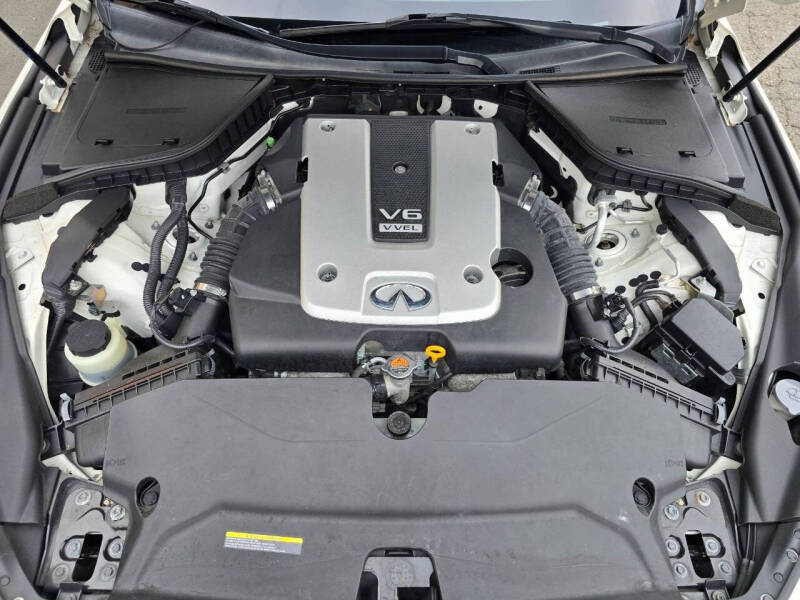 2015 Infiniti Q50 Premium
