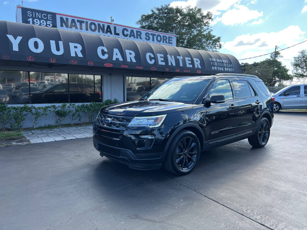 2019 Ford Explorer  - $26,900