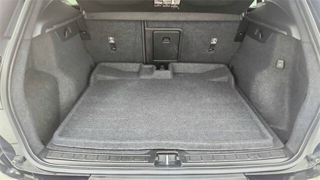 2024 Volvo XC40 B5 Plus Dark Theme