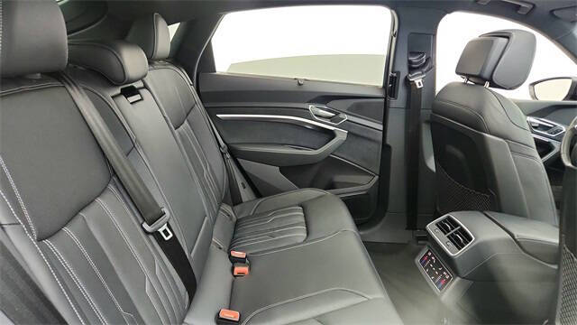 2023 Audi e-tron S Sportback quattro Prestige