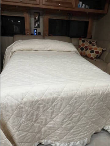 2017 Tiffin Phaeton 40AH