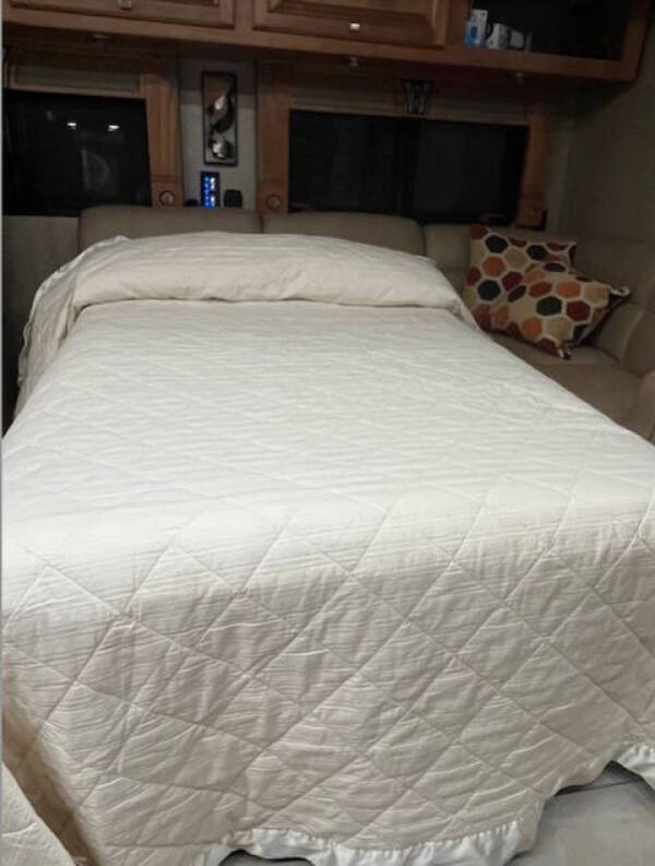 2017 Tiffin Phaeton 40AH