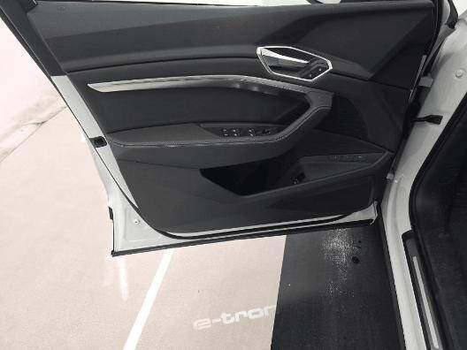 2022 Audi e-tron quattro Premium