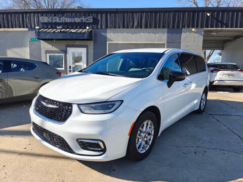 2025 Chrysler Pacifica Select