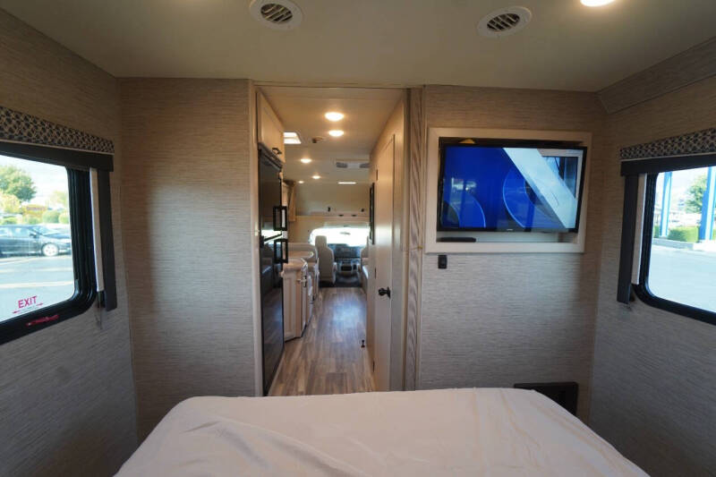 2021 Thor Motor Coach Four Winds