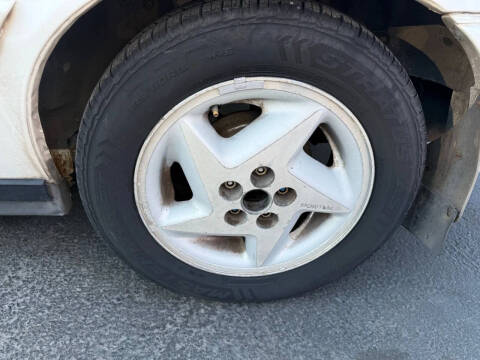 1994 Pontiac Sunbird LE