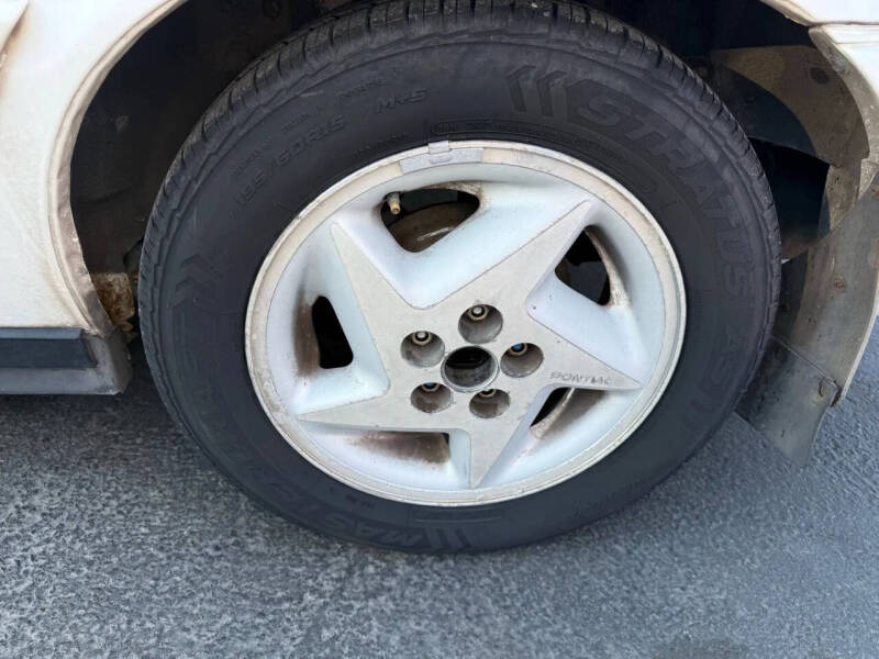 1994 Pontiac Sunbird LE