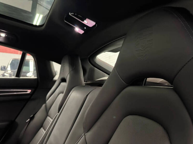 2023 Porsche Panamera 4 E-Hybrid Platinum Edition