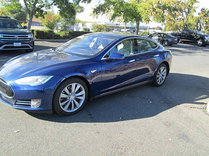 2015 Tesla Model S 90D