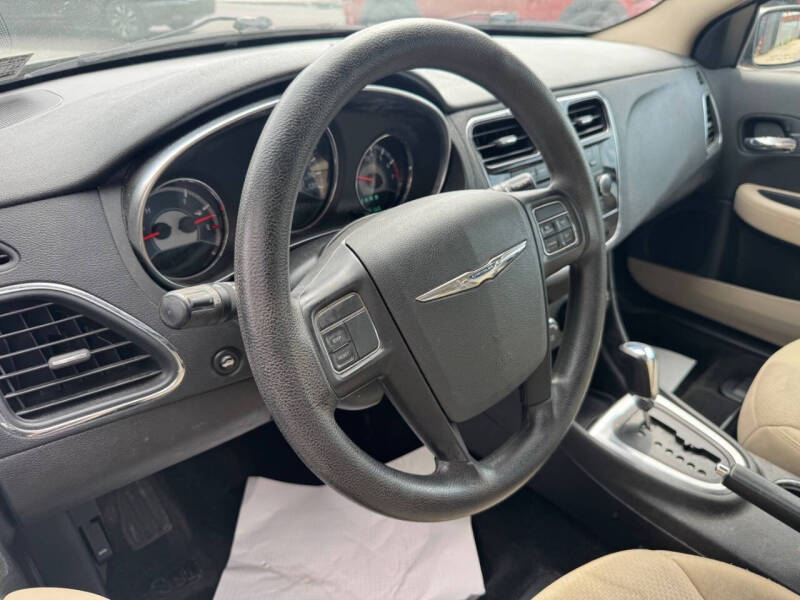 2012 Chrysler 200 LX